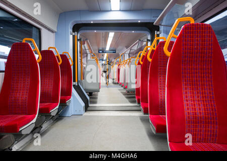 South Western Railway Desiro classe City 707 Locomotive e materiale rotabile in nuova livrea di colori Foto Stock