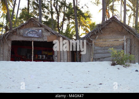 Shop sulla spiaggia, spiaggia Kiwengwa, Zanzibar, Tanzania Foto Stock