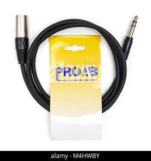 Procab xlr a jack cavo audio isolati su sfondo bianco, vista dall'alto Foto Stock