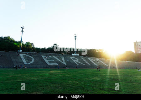 Tristemente famoso stadio denominato 'rivoluzione' presso la Middle East Technical University durante il tramonto Foto Stock