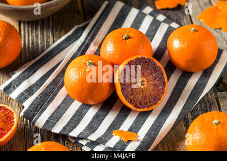 Materie organiche Tango Ruby Arancio sanguigno Clementine pronto a mangiare Foto Stock