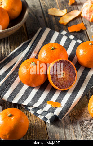 Materie organiche Tango Ruby Arancio sanguigno Clementine pronto a mangiare Foto Stock