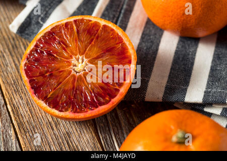 Materie organiche Tango Ruby Arancio sanguigno Clementine pronto a mangiare Foto Stock