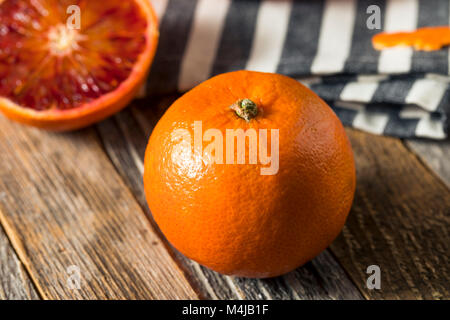 Materie organiche Tango Ruby Arancio sanguigno Clementine pronto a mangiare Foto Stock