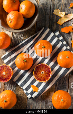 Materie organiche Tango Ruby Arancio sanguigno Clementine pronto a mangiare Foto Stock