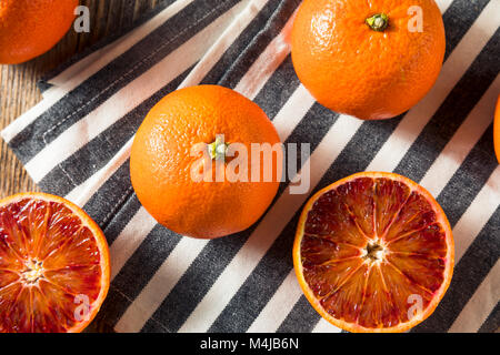 Materie organiche Tango Ruby Arancio sanguigno Clementine pronto a mangiare Foto Stock