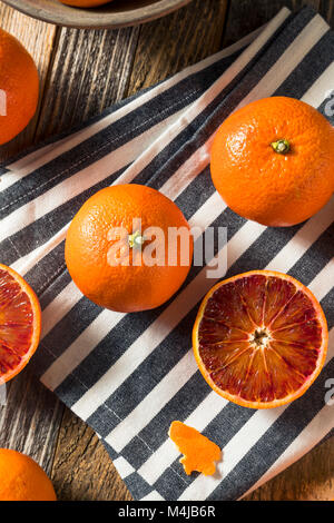 Materie organiche Tango Ruby Arancio sanguigno Clementine pronto a mangiare Foto Stock