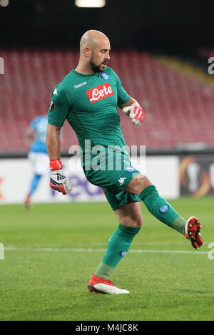 Napoli, Italia. 15 Feb, 2018. Azione durante la partita di calcio tra SSC Napoli e RB Leipzig allo Stadio San Paolo di Napoli .Risultato finale Napoli vs.RB Leipzig 1-3.In foto Pepe Reina, portiere (SSC Napoli ) Credito: Salvatore Esposito/Pacific Press/Alamy Live News Foto Stock