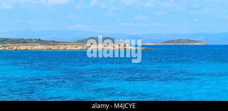 Mare Egeo costa (Calcidica, Grecia). Foto Stock