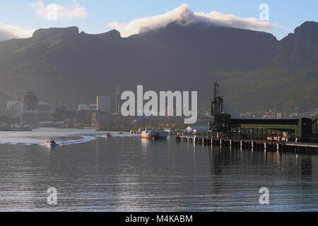 Mattina del Porto sulla costa del mare. Port Louis, Maurizio Foto Stock