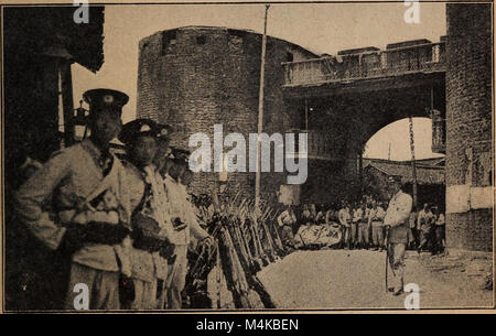 A casa con il Hakkas nella Cina meridionale (1921) (14754448456) Foto Stock