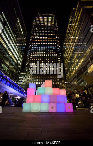 Sculture, strutture ed impianti, le creazioni di alcuni dei più innovativi artisti e designer di tutto oggi, presentando il lavoro in diverse forme di tecnologia della luce in inverno luci, Canary Wharf, London, Regno Unito dotato di: atmosfera, vista in cui: London, England, Regno Unito quando: 17 Gen 2018 Credit: Wheatley/WENN Foto Stock