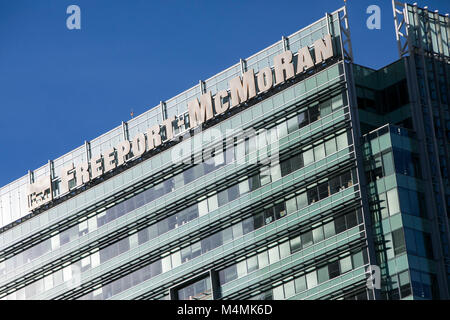 Un logo segno al di fuori della sede di Freeport-McMoRan Inc., a Phoenix, Arizona, il 30 gennaio 2018. Foto Stock