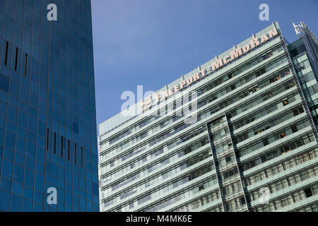 Un logo segno al di fuori della sede di Freeport-McMoRan Inc., a Phoenix, Arizona, il 30 gennaio 2018. Foto Stock