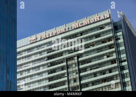 Un logo segno al di fuori della sede di Freeport-McMoRan Inc., a Phoenix, Arizona, il 30 gennaio 2018. Foto Stock