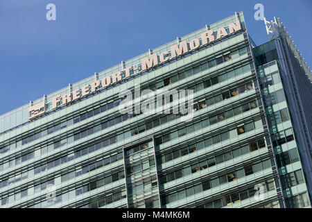 Un logo segno al di fuori della sede di Freeport-McMoRan Inc., a Phoenix, Arizona, il 30 gennaio 2018. Foto Stock