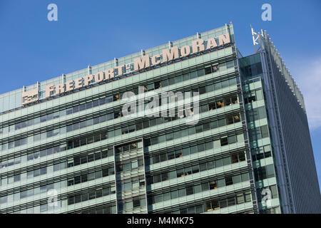 Un logo segno al di fuori della sede di Freeport-McMoRan Inc., a Phoenix, Arizona, il 30 gennaio 2018. Foto Stock