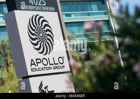 Un logo segno al di fuori della sede dell'Apollo Education Group, Inc., la società madre di fini di lucro College, University of Phoenix in Ph Foto Stock