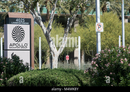 Un logo segno al di fuori della sede dell'Apollo Education Group, Inc., la società madre di fini di lucro College, University of Phoenix in Ph Foto Stock