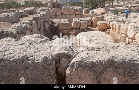 Uno degli antichi mikves (Rituale Bagni) all'antica epoca talmudico città di Susya in Israele Foto Stock