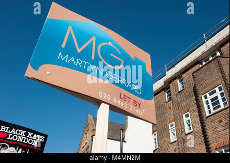 Agente immobiliare segni a Muswell Hill, Londra Foto Stock