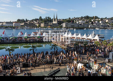 Vista del venticinquesimo Blue Balls Festival di Lucerna Foto Stock