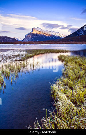 Luce della Sera a Laghi Vermillion nel Parco Nazionale di Banff, Canada Foto Stock