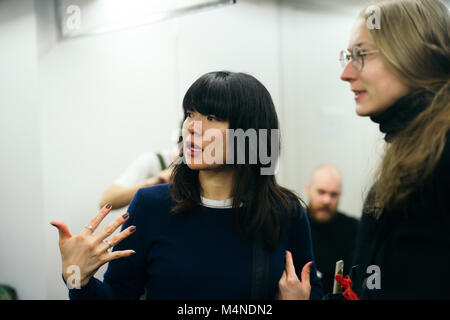 Londra, Regno Unito. Xvii Feb, 2018. La London Fashion Week, febbraio 2018. Alice Archer visualizza Backstage - modelli e capelli & truccatori trascorrere la mattina in preparazione per i giorni di spettacolo. © Simone re/ Alamy Live News Foto Stock