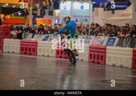 London Excel, UK. Xvii Feb, 2018. Carol Nash MCN London Motorcycle Show 2018,aveva molto da offrire a tutti gli appassionati di moto che provengono in gran numero per godersi lo spettacolo ,con stunt riders per intrattenere la folla ,Bike gare e naturalmente un sacco di biciclette e di tutti gli accessori e indumenti di lavoro necessari in bici proprietari.@Paolo Quezada-Neiman/Alamy Live News Foto Stock