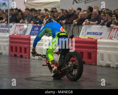 London Excel, UK. Xvii Feb, 2018. Carol Nash MCN London Motorcycle Show 2018,aveva molto da offrire a tutti gli appassionati di moto che provengono in gran numero per godersi lo spettacolo ,con stunt riders per intrattenere la folla ,Bike gare e naturalmente un sacco di biciclette e di tutti gli accessori e indumenti di lavoro necessari in bici proprietari.@Paolo Quezada-Neiman/Alamy Live News Foto Stock