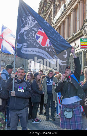 Newcastle upon Tyne, Regno Unito, 17 febbraio 2018. Un gruppo del passato e del servizio attuale di uomini e donne marzo e lobby per la repressione del terrorismo leggi. Giuseppe Gallia/Alamy Live News Foto Stock