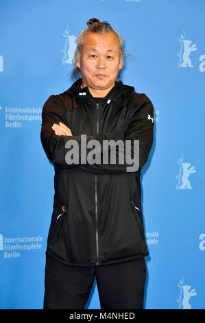 Kim Ki-duk durante il 'Inkan, gongkan, sikan grigo inkan / umane, spazio, tempo e umano' photocall al 68esimo Festival Internazionale del Cinema di Berlino / Berlinale 2018 il 17 febbraio 2018 a Berlino, Germania. Foto Stock