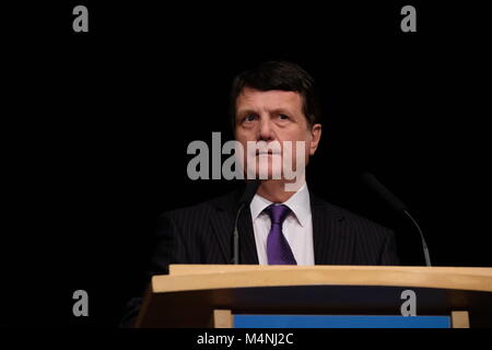 Birmingham, Regno Unito. Xvii Feb, 2018. Emergenza riunione generale per un voto di nessun cofindence in Henry Bolton la leadership, nuovo leader interinale Gerard Batten dà credito del parlato: Londonphotos/Alamy Live News Foto Stock