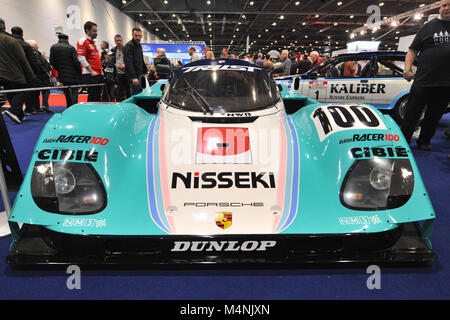 Londra, Regno Unito. Xvii Feb, 2018. Un 1988 Porsche 962C racing car in mostra al London Classic Car Show che si sta svolgendo a ExCel di Londra, Regno Unito. Più di 700 dei migliori posti al mondo per automobili classiche sono in esposizione presso lo show che vanno dal vintage pre-guerra tourer al moderno concetto di automobili. La mostra mette in circa 37.000 visitatori, che vanno dal grave teste di benzina per le persone che amano il bello e i veicoli classici. Foto Stock