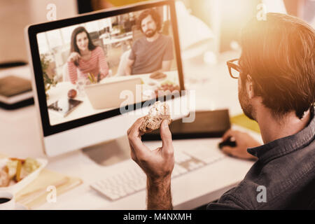 Immagine composita di graphic designer che lavorano alla reception Foto Stock