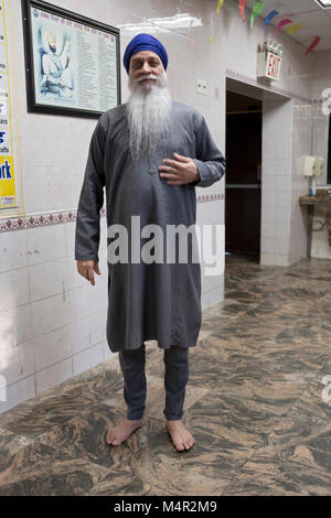 Ritratto di un vecchio indiano uomo Sikh presso il babà Makhan Shah Lobana Centro Sikh su 101 Avenue in Richmond Hill, Queens, a New York ci Foto Stock