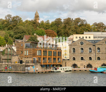 Bristol Docks con Cabot Tower in background, Bristol, Regno Unito Foto Stock