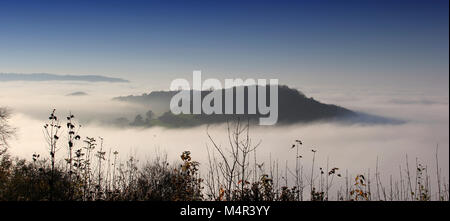 Vista di CamMist sulle colline da Uley Fort, Uley, Gloucestershire, Regno Unito Foto Stock