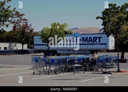 Roulotte e carrelli per negozi Walmart, Union City, California Foto Stock