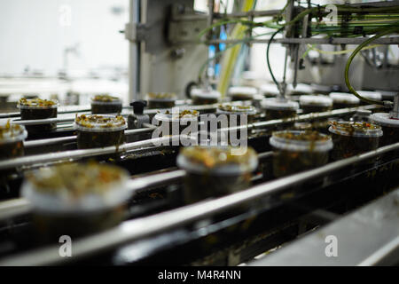 Produzione di insalata di alghe marine Foto Stock