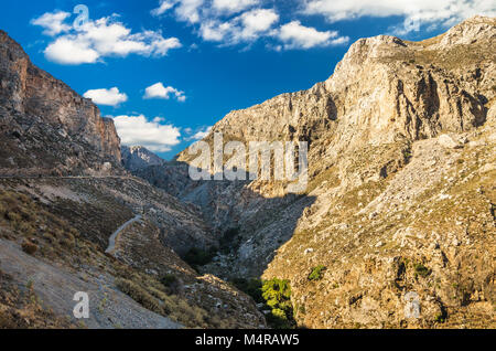 Kourtaliotis Gorge in creta. Bellissima vista del Kourtaliotiko Gorge, il crepitio gorge in inglese, Rethymno Area, Grecia Foto Stock