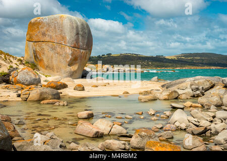 Castle Rock su Flinders Island, Tasmania Foto Stock