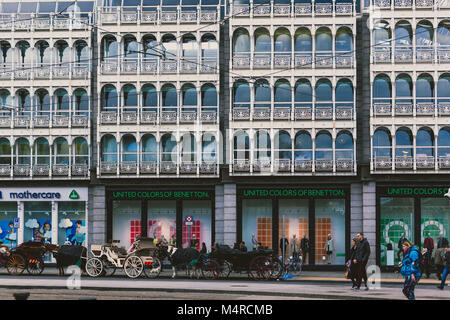 Dublino, Irlanda - Febbraio 17th, 2018: esterne di Stephen's Green shopping center nel centro della città di Dublino Foto Stock