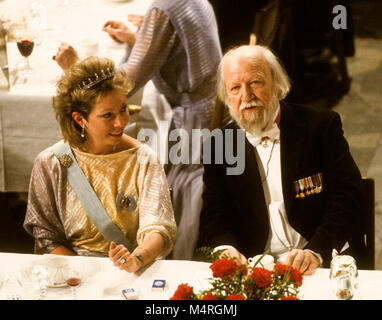 WILLIAM GOLDING British autore e premio Nobel laureatet in letteratura a Nobel Banquete tabella con la principessa Cristina di Svezia 1983 Foto Stock