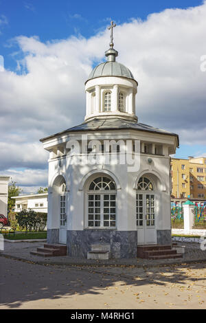 RUSSIA, Nizhny Novgorod - Sep 24, 2017: Cappella si trova sul sito di Spassky antica fiera cattedrale, la cui costruzione è stata completata nel 1822 Foto Stock