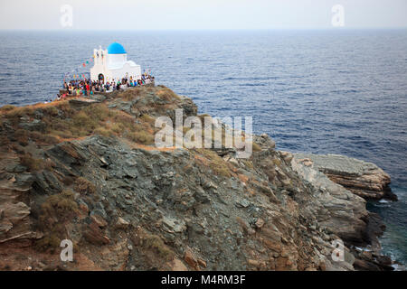Panigiri, tradizionale festa presso la chiesa di Sette Martiri a Sifnos, Cicladi, Grecia. Foto Stock