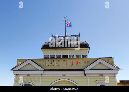 St Kilda, Australia: Marzo 09, 2017: la mitica piccolo padiglione blu alla fine di St Kilda è Pier. Un epoca vittoriana edificio che serve rinfreschi Foto Stock