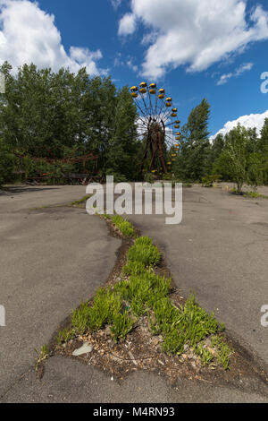 L'iconica ruota panoramica Ferris situato nel Luna Park, Pripjat, Chernobyl, in Ucraina Foto Stock