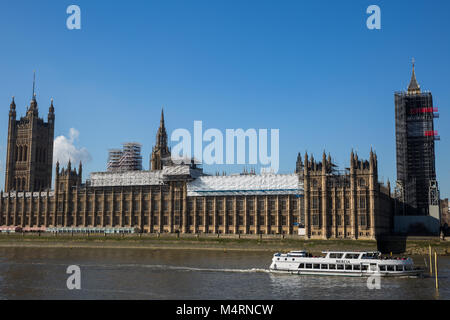 Londra, Regno Unito. 17 Febbraio, 2018. Una vista del Palazzo di Westminster - attualmente in corso di ristrutturazione - da St Thomas Hospital. Foto Stock