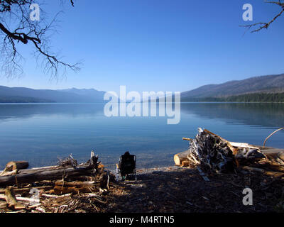 Una delle tante belle località per il vostro matrimonio presso il Glacier National Park. Per ulteriori informazioni riguardanti il matrimonio processo permesso visitare.Lago McDonald North Shore stazione Ranger - . Foto Stock